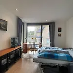 Lovely 2 Bedroom With Free Parking Apartament *