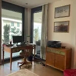 Lovely 2 Bedroom With Free Parking *
