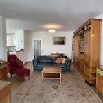 Lovely 2 Bedroom With Free Parking Apartament