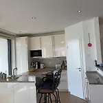 아파트 Lovely 2 Bedroom With Free Parking 안데르나흐