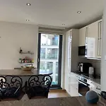 Lovely 2 Bedroom With Free Parking * 안데르나흐