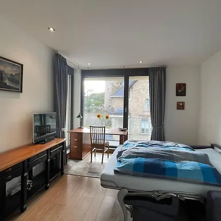 Lovely 2 Bedroom With Free Parking Apartment *