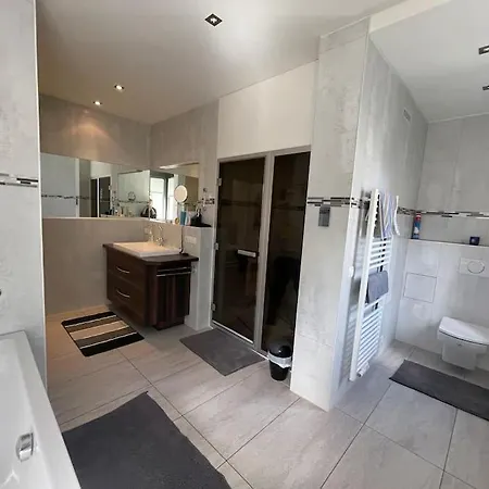 Lovely 2 Bedroom With Free Parking