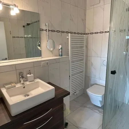 Apartment Lovely 2 Bedroom With Free Parking *