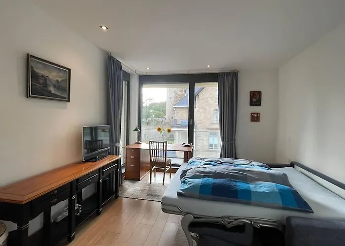 Lovely 2 Bedroom With Free Parking Appartement *