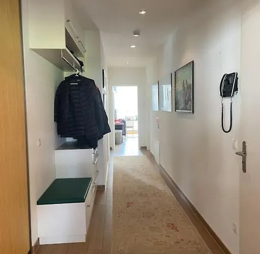 Apartment Lovely 2 Bedroom With Free Parking *