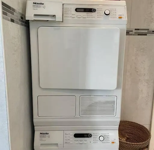 Lovely 2 Bedroom With Free Parking *