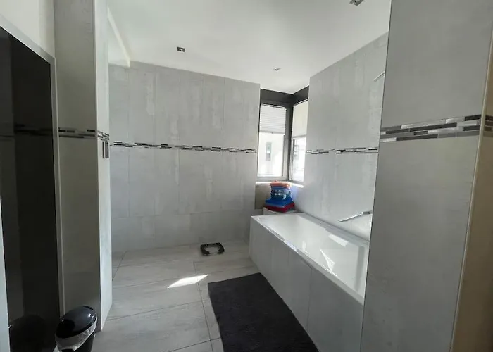 Apartment Lovely 2 Bedroom With Free Parking