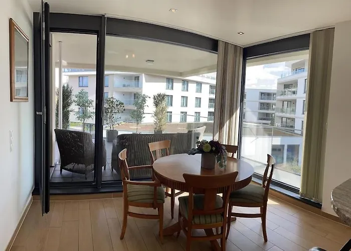 Lovely 2 Bedroom With Free Parking Apartment *